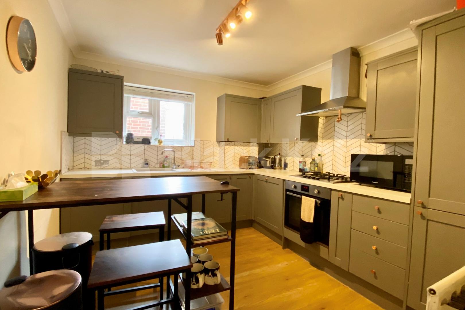 Contemporary and stylish two bedroomed in the heart of Brixton Arlington Lodge Brixton hill, Brixton